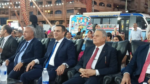 السمسمية تخطف الأضواء في افتتاح معرض بورسعيد للكتاب.. والأهالي يرددون الأغاني التراثية
