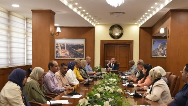 محافظ بورسعيد يتابع مستجدات العمل بملفات تقنين أراضي الدولة