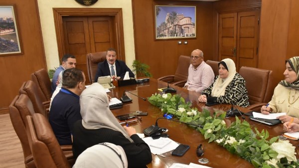 محافظ بورسعيد: إيجاد حلول فورية لتنفيذ المشروعات والالتزام بالجداول الزمنية