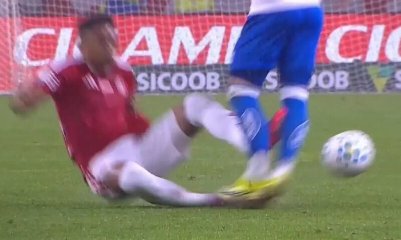 عقوبة غريبة في البرازيل.. إيقاف لاعب حتى شفاء منافسه من الإصابة