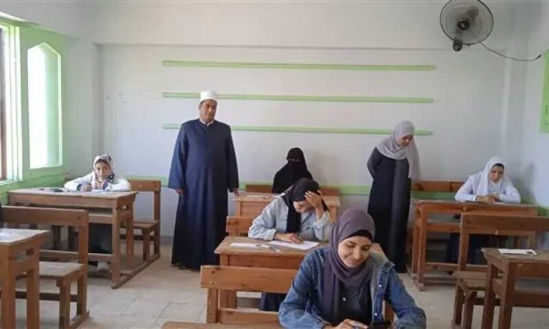 بدء امتحان البلاغة لطلاب القسم الأدبي بالشهادة الثانوية الأزهرية
