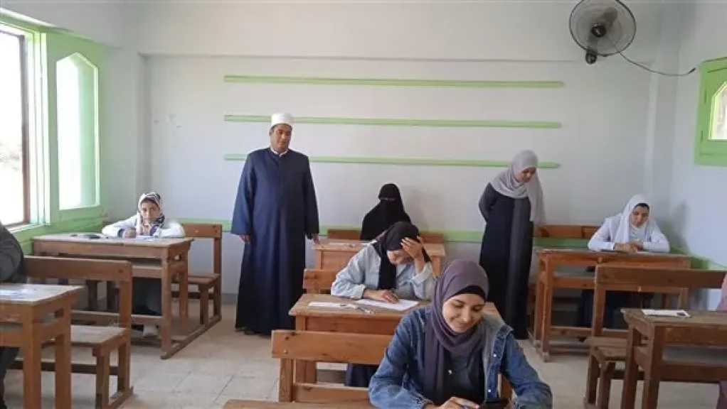 بدء امتحان البلاغة لطلاب القسم الأدبي بالشهادة الثانوية الأزهرية