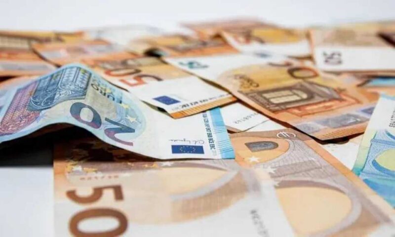 سعر اليورو أمام الجنيه المصري في تعاملات الأربعاء 8 يوليو 2026