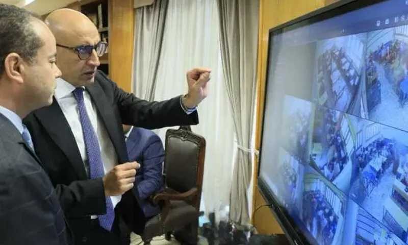 وزير التعليم يتابع امتحانات الثانوية العامة من غرفة العمليات ويشدد على الانضباط الكامل