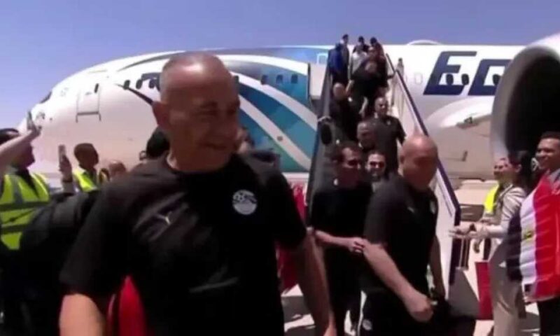 حشود جماهيرية في العلمين تحتفي بالعودة التاريخية لمنتخب مصر من المونديال
