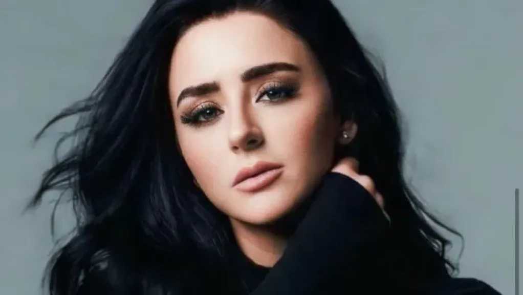 الوسط الفني يواسي الفنانة إيمان سلامة بعد إعلان وفاة والدها