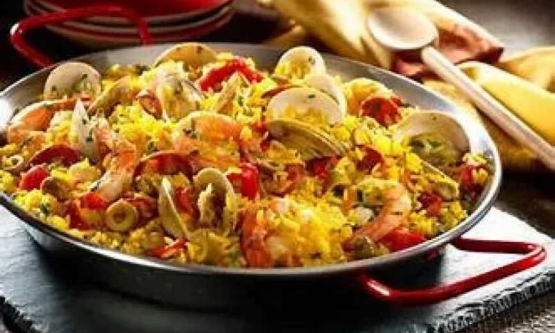 طريقة عمل البايلا الإسبانية الأصلية بالسي فود:  وصفة سهلة بطعم المطاعم