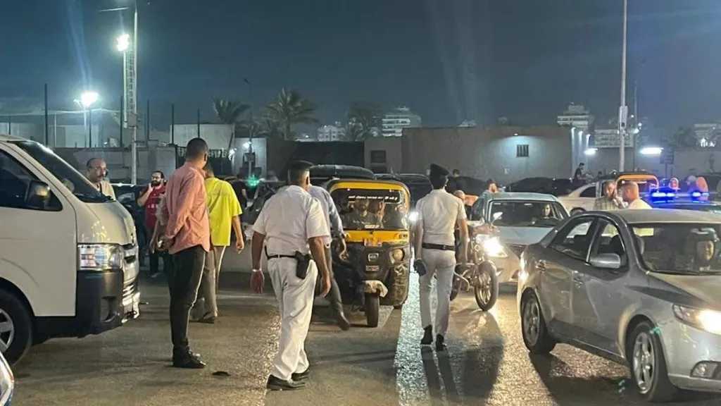 حملات مرورية مكثفة في القاهرة والجيزة لرصد المخالفات وتيسير حركة السير بالمحاور الرئيسية