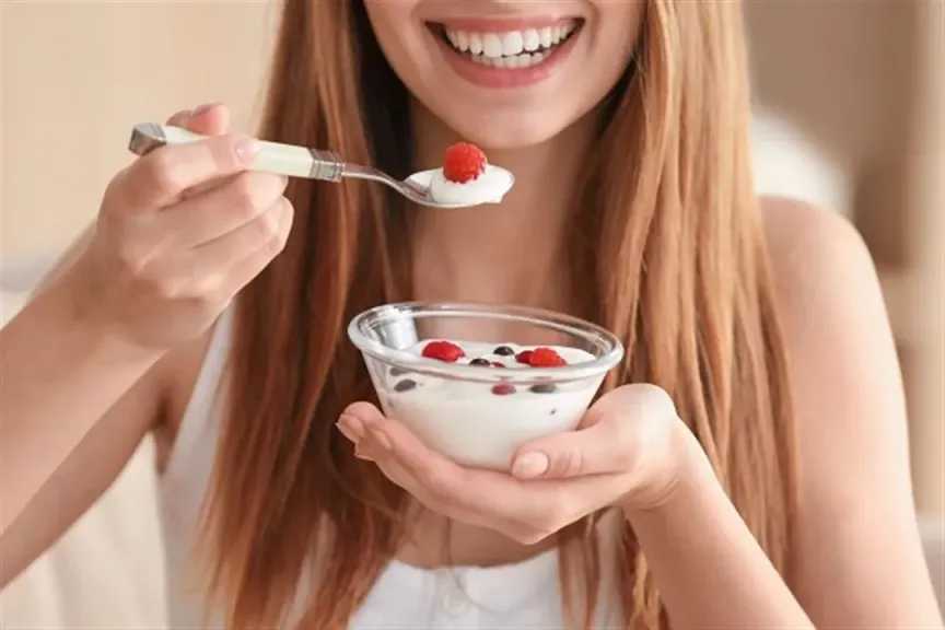 ماذا يحدث لجسمك عند تناول الزبادي يوميًا؟:  5 فوائد صحية وشروط للحصول على أقصى استفادة