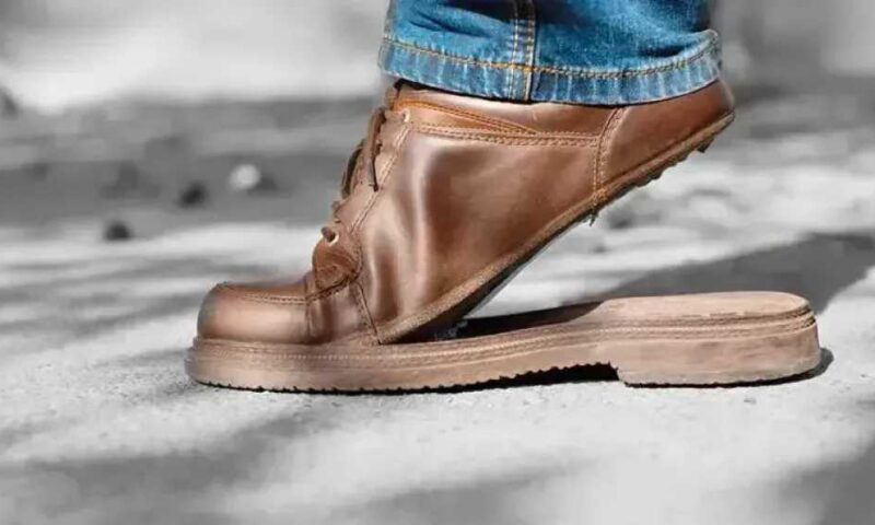 تفسير حلم الحذاء المقطوع في المنام