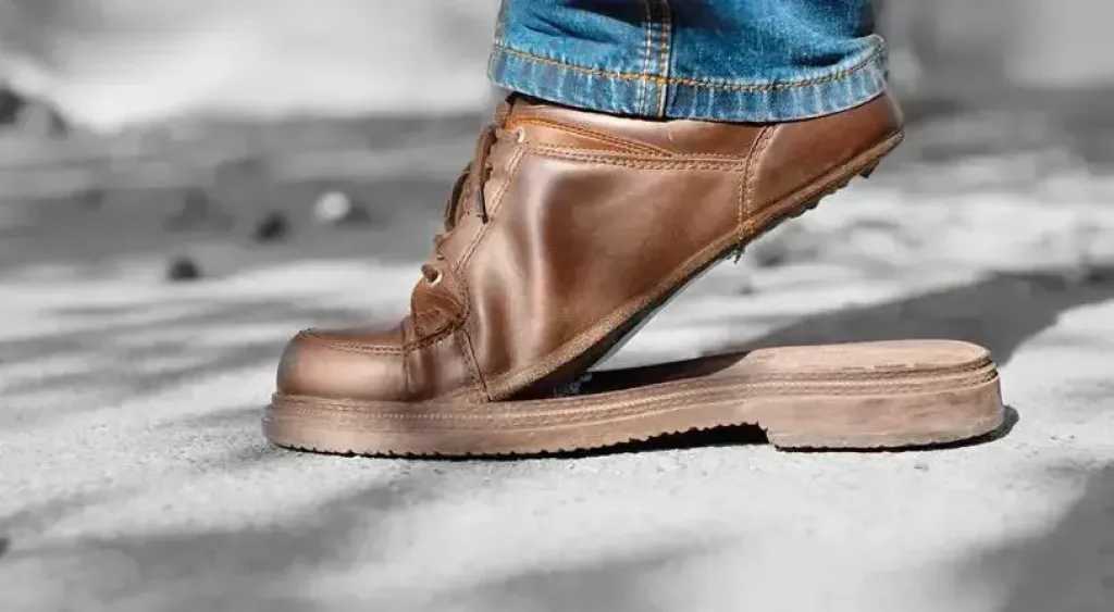 تفسير حلم الحذاء المقطوع في المنام