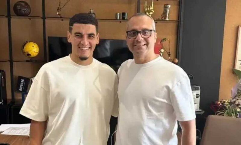 سفيان بنجديدة يوجه رسالته الأولى لجماهير الأهلي: ”سأقاتل لإسعادكم وحصد البطولات”