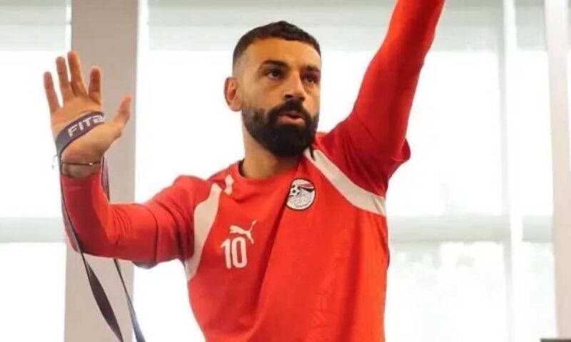 تقارير تركية: دور عائلي يحسم تقارب محمد صلاح من الانتقال إلى بشكتاش