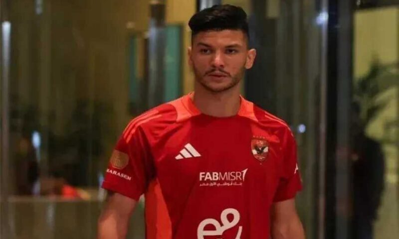 والد أشرف داري يوضح حقيقة رحيله عن الأهلي في الميركاتو الصيفي