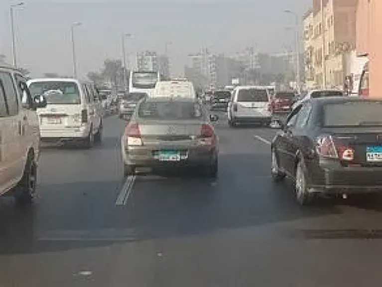 النشرة المرورية اليوم : كثافات متوسطة وتباطؤ بحركة السيارات في القاهرة والجيزة