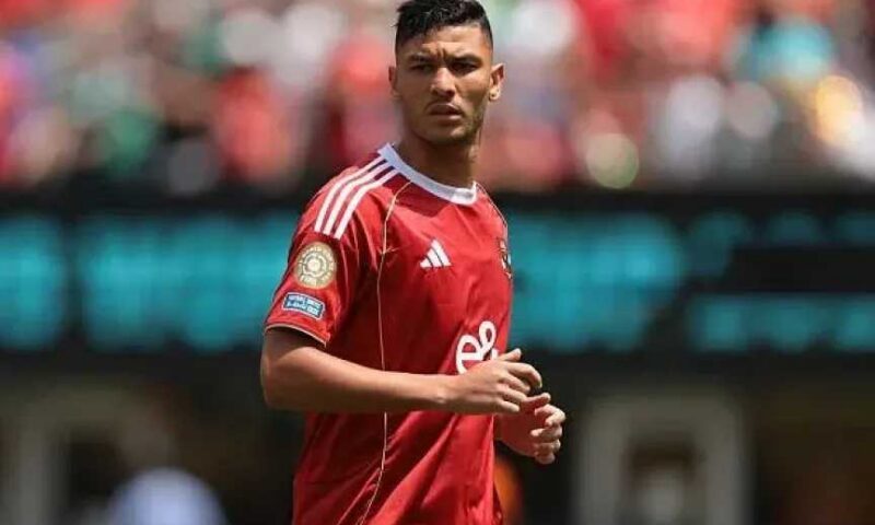 الأهلي يعرض مليون دولار لفسخ عقد أشرف داري بالتراضي.. والغندور يكشف التفاصيل