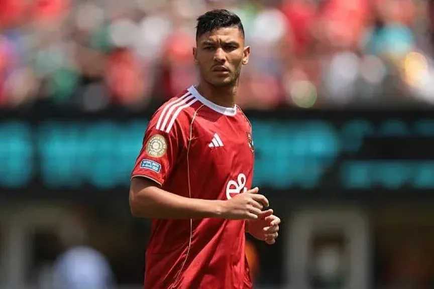 الأهلي يعرض مليون دولار لفسخ عقد أشرف داري بالتراضي.. والغندور يكشف التفاصيل