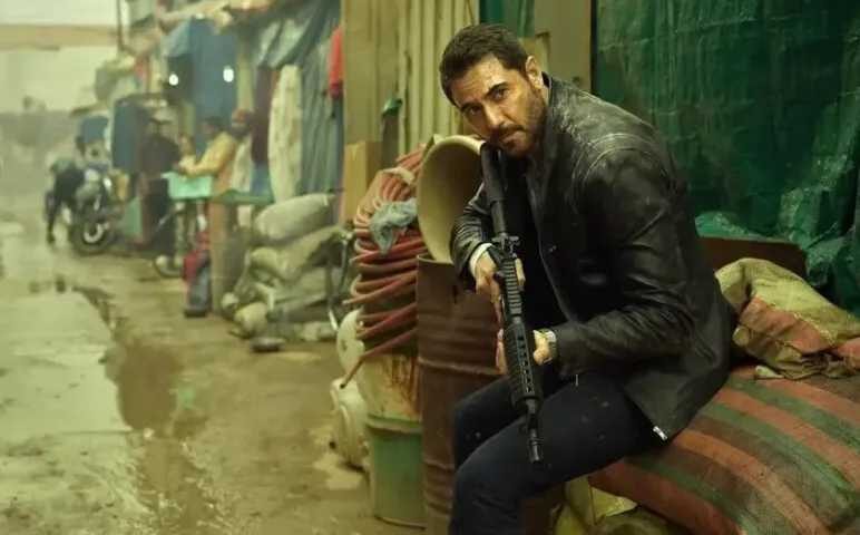 صناع مسلسل الأمير يفاجئون أحمد عز في عيد ميلاده الـ55 قبل مغادرة القاهرة.. ماذا حدث؟