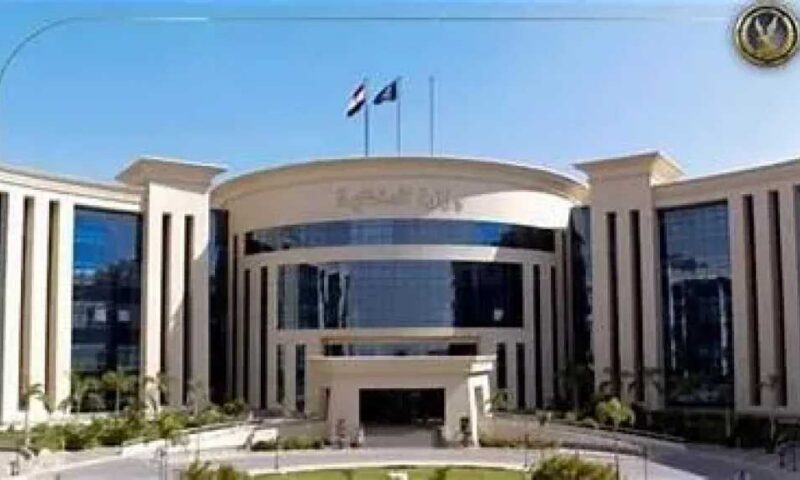 مواعيد التقديم بالمعاهد الفنية الصحية الشرطية 2026-2027 : أماكن سحب الكراسات وشروط القبول
