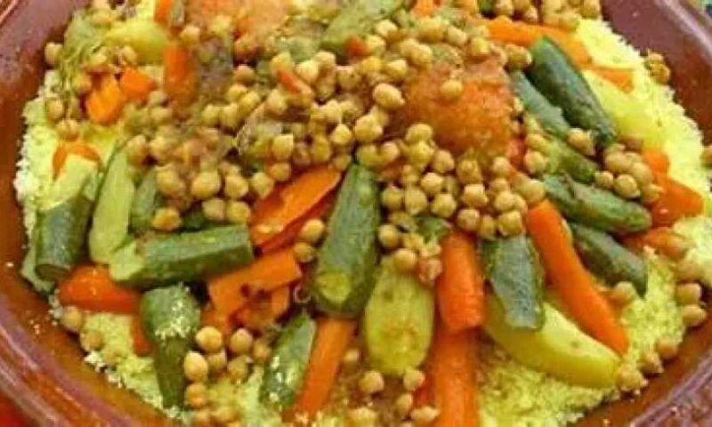 طريقة عمل الكسكسي المغربي بالخضروات في المنزل : وصفة أصلية بطعم لا يقاوم