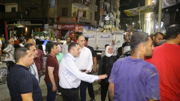سيرا على الاقدام..محافظ دمياط يجرى جولة مفاجئة و يقود حملة مكبرة لرفع الاشغالات