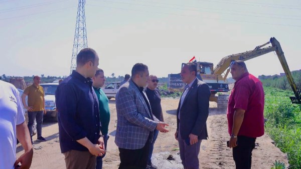 محافظ دمياط يتابع حل مشكلة الصرف الصحى بمنطقة حوض السواداية