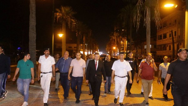 محافظ دمياط يتفقد ممشى النيل بعد تعدى الباعه الجائلين على نائب رئيس مجلس رأس البر