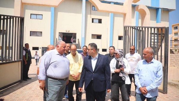 محافظ دمياط يتفقد الصالة الرياضية المغطاة بمدينة رأس البر