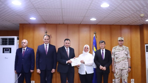 تكريم مديرى الإدارة العامة للأزمات والكوارث بديوان محافظة دمياط | صور