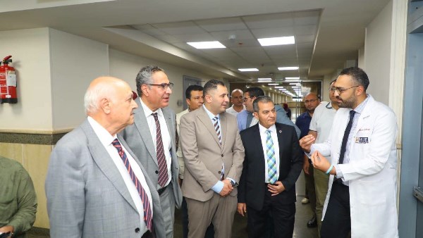 محافظ دمياط يتفقد العيادات الخارجية والقافلة الطبية بجامعه حورس