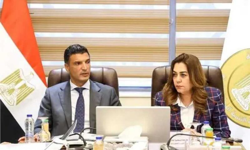 وزير الصناعة: مشروعات هيئة تنمية الصعيد تتكامل مع مبادرة «القرية المنتجة» لدعم الاقتصاد المحلي