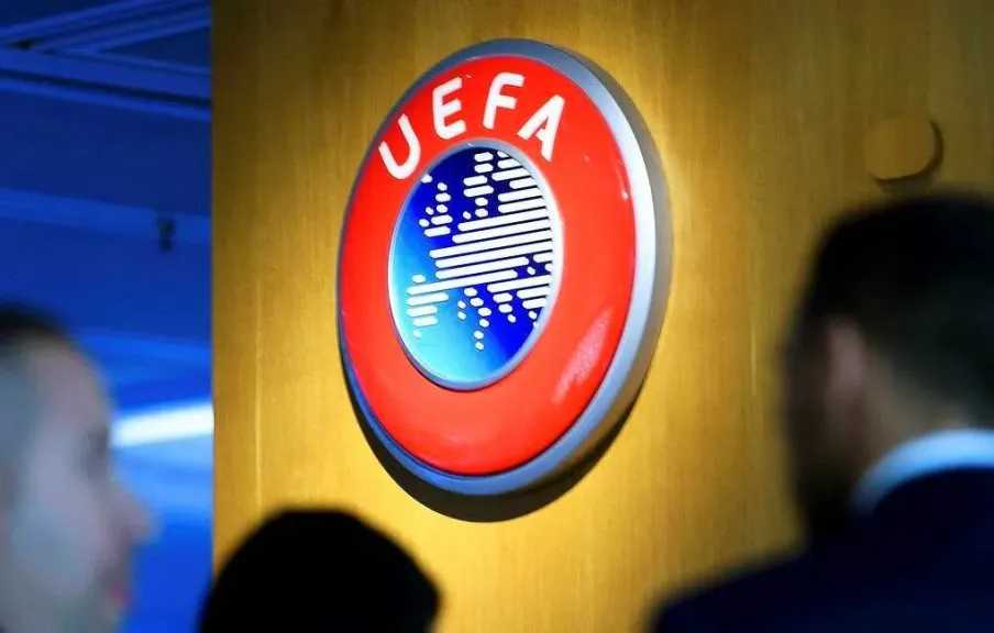 اليويفا يلوح بمقاطعة المونديال ويدعو 55 اتحاداً لاجتماع طارئ ضد مشروع «إنفانتينو»