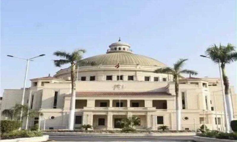 تنسيق الجامعات 2026 : جامعة القاهرة تزف بشرى لأوائل الثانوية العامة بمنح دراسية طوال سنوات الدراسة