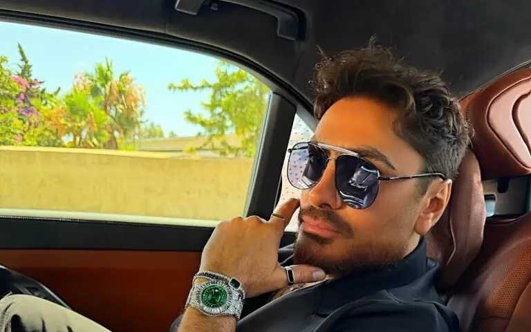 عقب وفاة والده.. تأجيل حفلات تامر حسني في العلمين ومهرجان جرش بالأردن