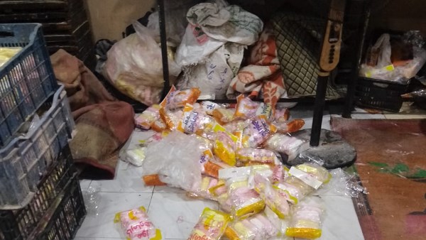 ضبط 12 ألف عبوة حلوى أطفال مخالفة داخل منشأة غير مرخصة بالقليوبية