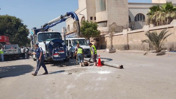 هبوط أرضي بأحد الشوارع الرئيسية في شبرا الخيمة.. والدفع بمعدات الطوارئ
