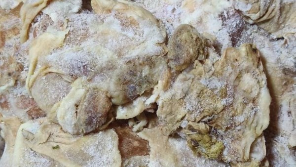 ضبط طن لحوم مذبوحة خارج المجازر ودواجن فاسدة داخل ثلاجة غير مرخصة بالعبور الجديدة