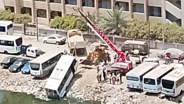 سقوط اتوبيس في ترعة الشرقاوية بشبرا الخيمة دون إصابات