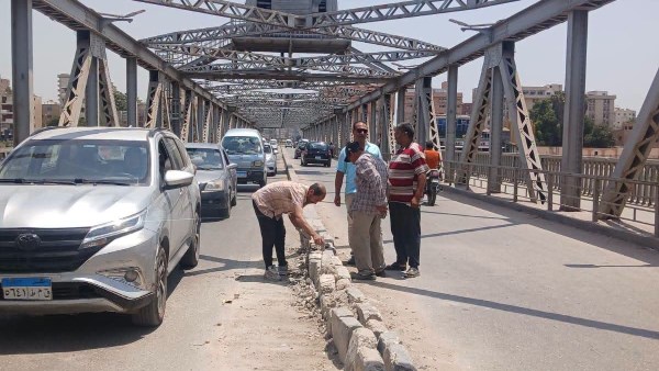 حفاظا على أرواح المواطنين .. غلق فتحة مرور غير آمنة للدراجات النارية ببنها