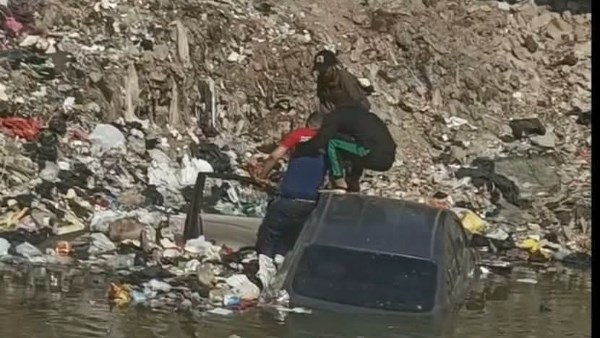 سقوط سيارة ملاكي بترعة الشرقاوية في شبرا الخيمة وإنقاذ قائدها