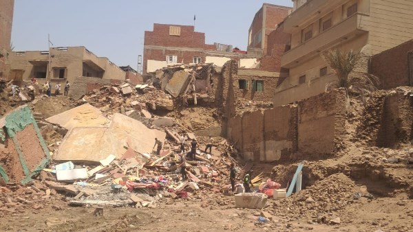 انهيار جزئي لمنزل قديم في طهطا وإخلاء السكان حفاظًا على أرواحهم