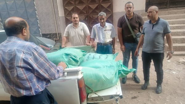 ضبط تجميع 492 بطاقة تموينية و2.5 طن دقيق مدعم و1000 رغيف قبل تهريبها للسوق السوداء بالغربية