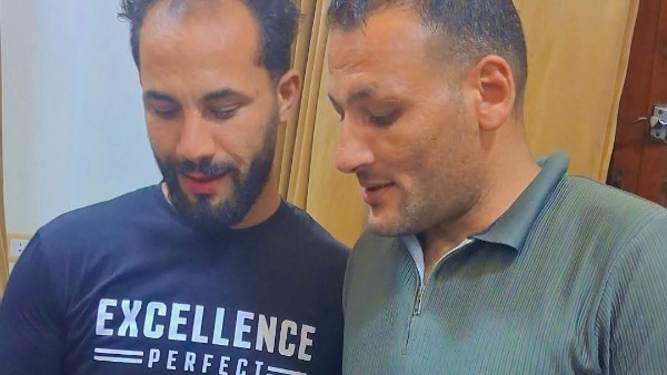 موقفٌ إنساني جسّد شهامة أبناء الغربية وأصالة المصريين.. المحافظ يكرم بطلي إنقاذ أسرة من داخل سيارة سقطت في الترعة