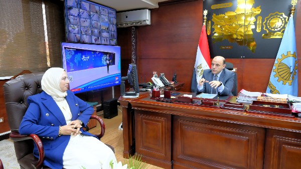 محافظ الغربية يناقش خطط العمل مع القيادات الجديدة بـالهيئة العامة للاستعلامات والمديرية المالية