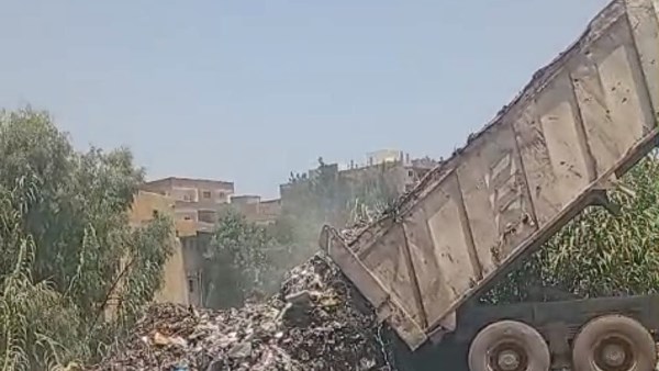 حقيقة إلقاء اكوام قمامة بطول ضفاف مياه بحر شبين بالسنطة .. ومحافظ الغربية يحقق | صور