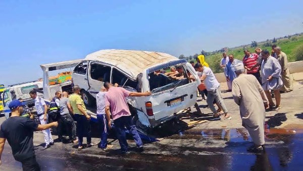 إصابة 10 أشخاص في حادث على طريق كفر الشيخ – المحلة | صور