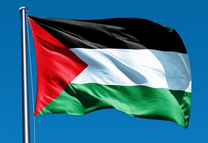 عاصفة سياسية.. سنغافورة تحقق في رفع العلم الفلسطيني خلال حفل لفرقة بريطانية