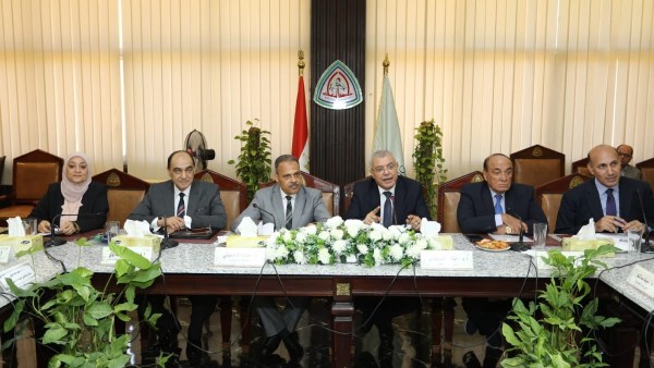 محافظ الشرقية لمجلس جامعة الزقازيق: تكامل المؤسسات هو الطريق لبناء الإنسان