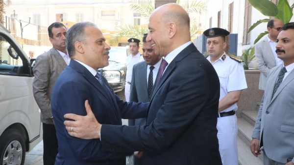 محافظ الشرقية يُهنئ مدير أمن الشرقية بمناسبة توليه مهام منصبه الجديد بالمحافظة.. صور