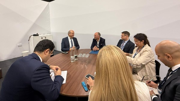 وزير الطيران يلتقي مجموعة British Aviation البريطانية لبحث فرص التعاون في تطوير المطارات المصرية